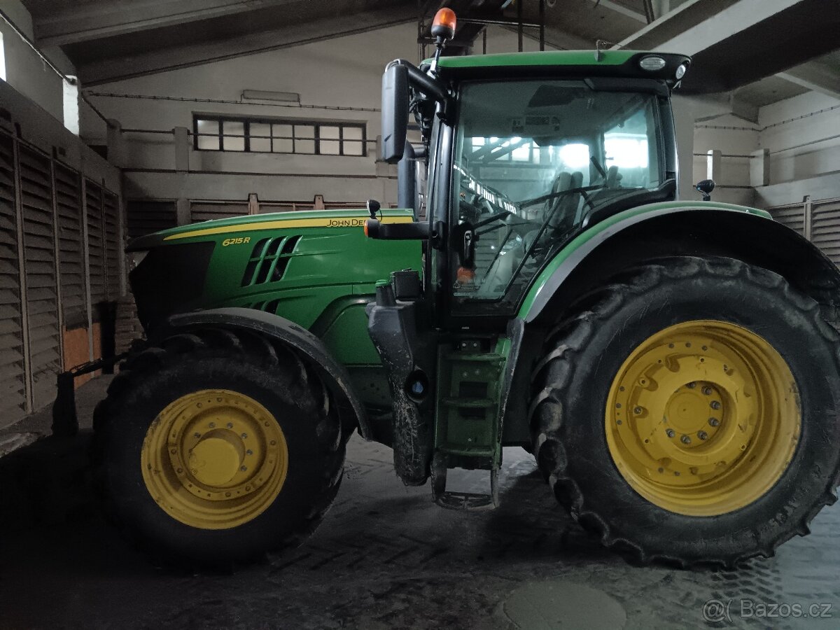 Traktor John Deere 6215 R