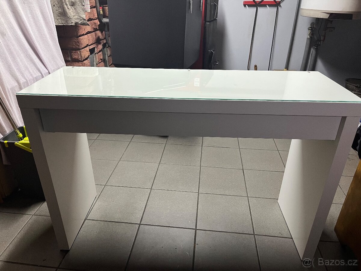 Pracovní / kosmetický stůl