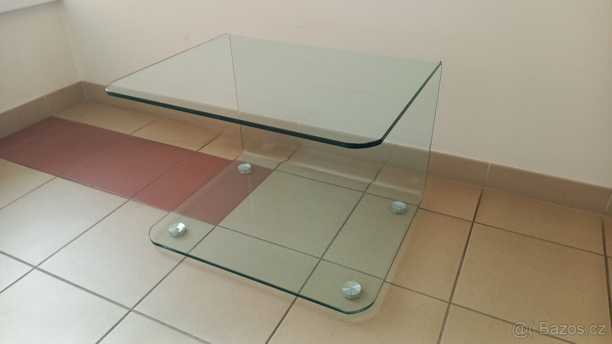 Skleněný stolek