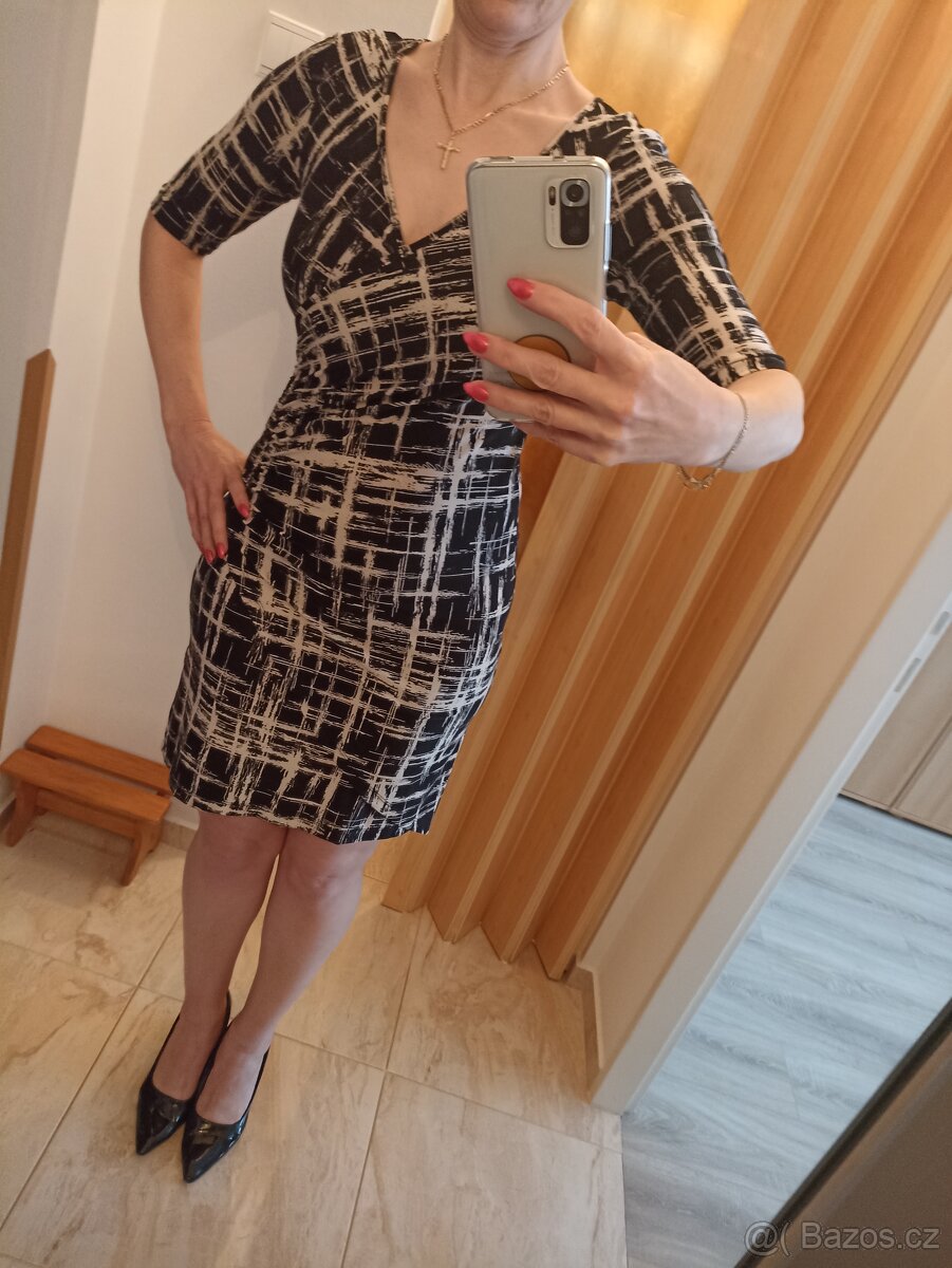 Šaty zn. Happy Holly vel. 32/34