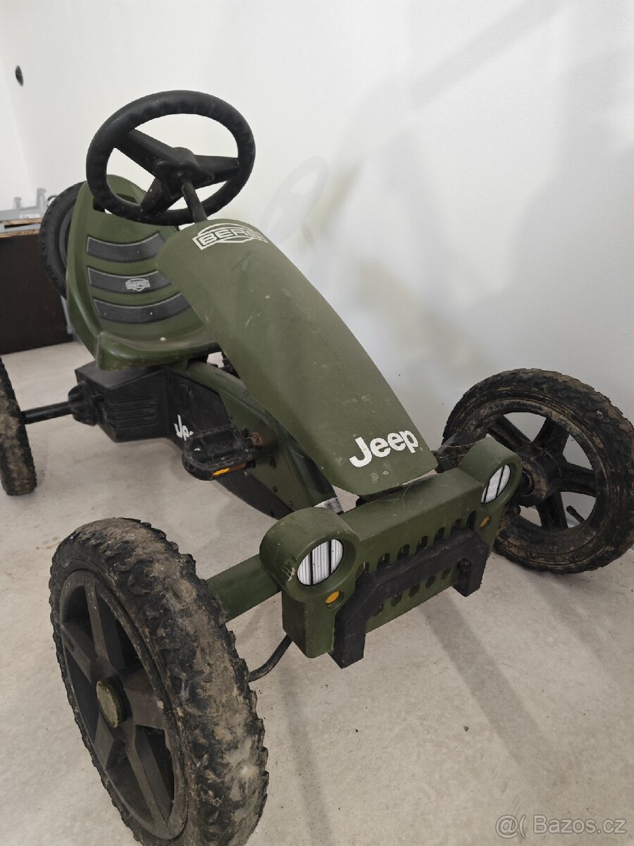 Šlapací motokára Berg Jeep