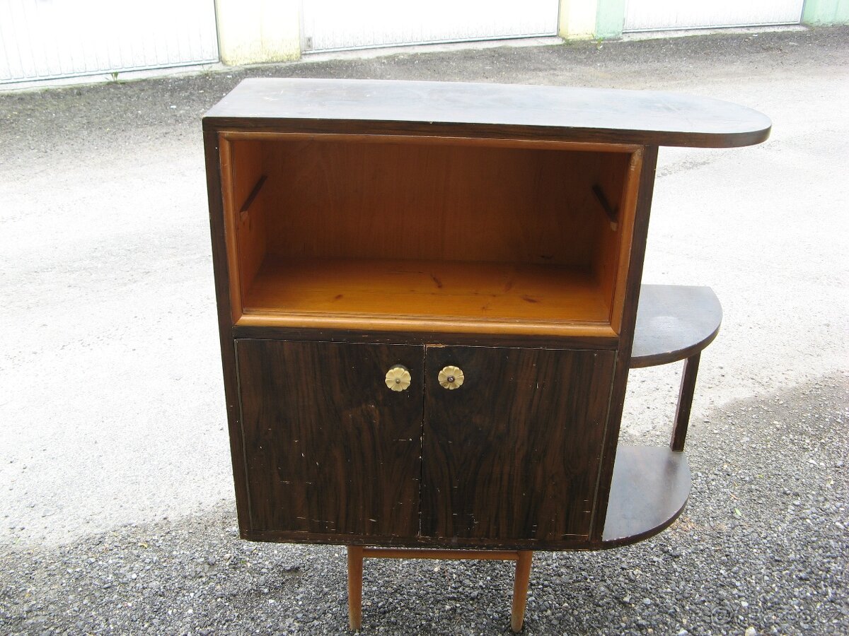 Retro dřevěná skříňka