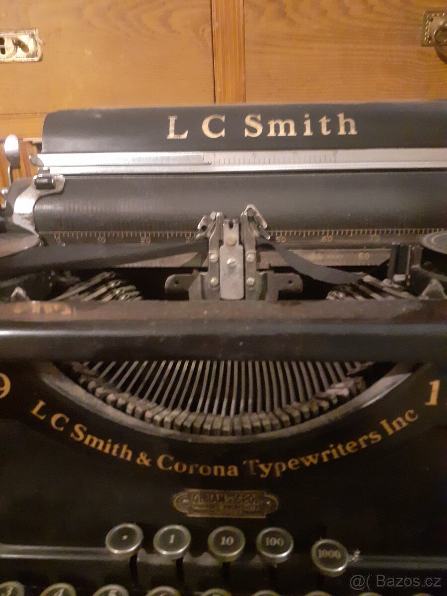 Starožitný psací stroj
