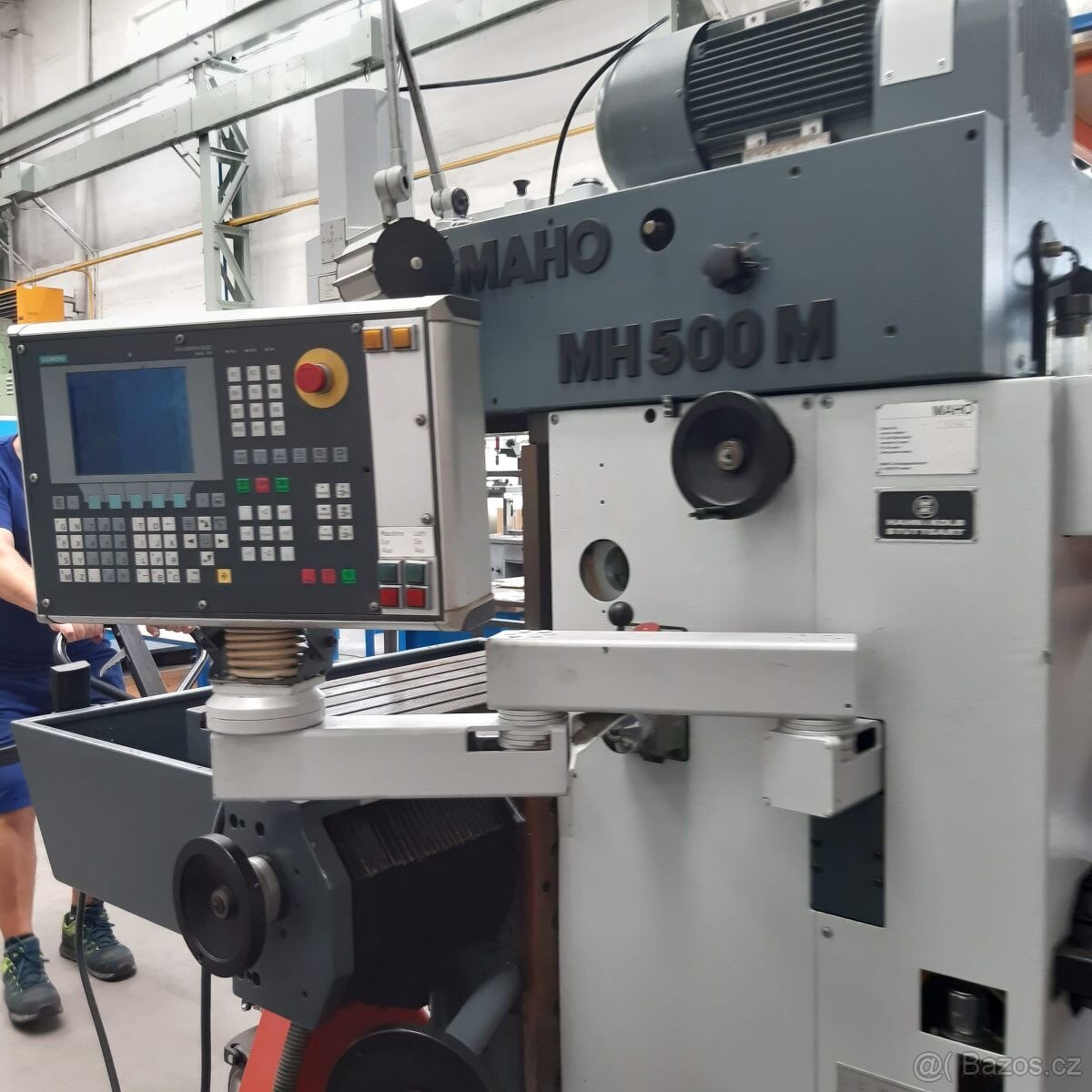 CNC frézka MAHO 500 (DECKEL) s řídícím systémem SIEMENS