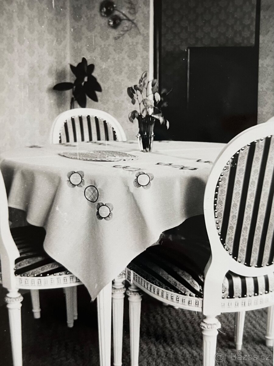 Prodám starožitný nábytek