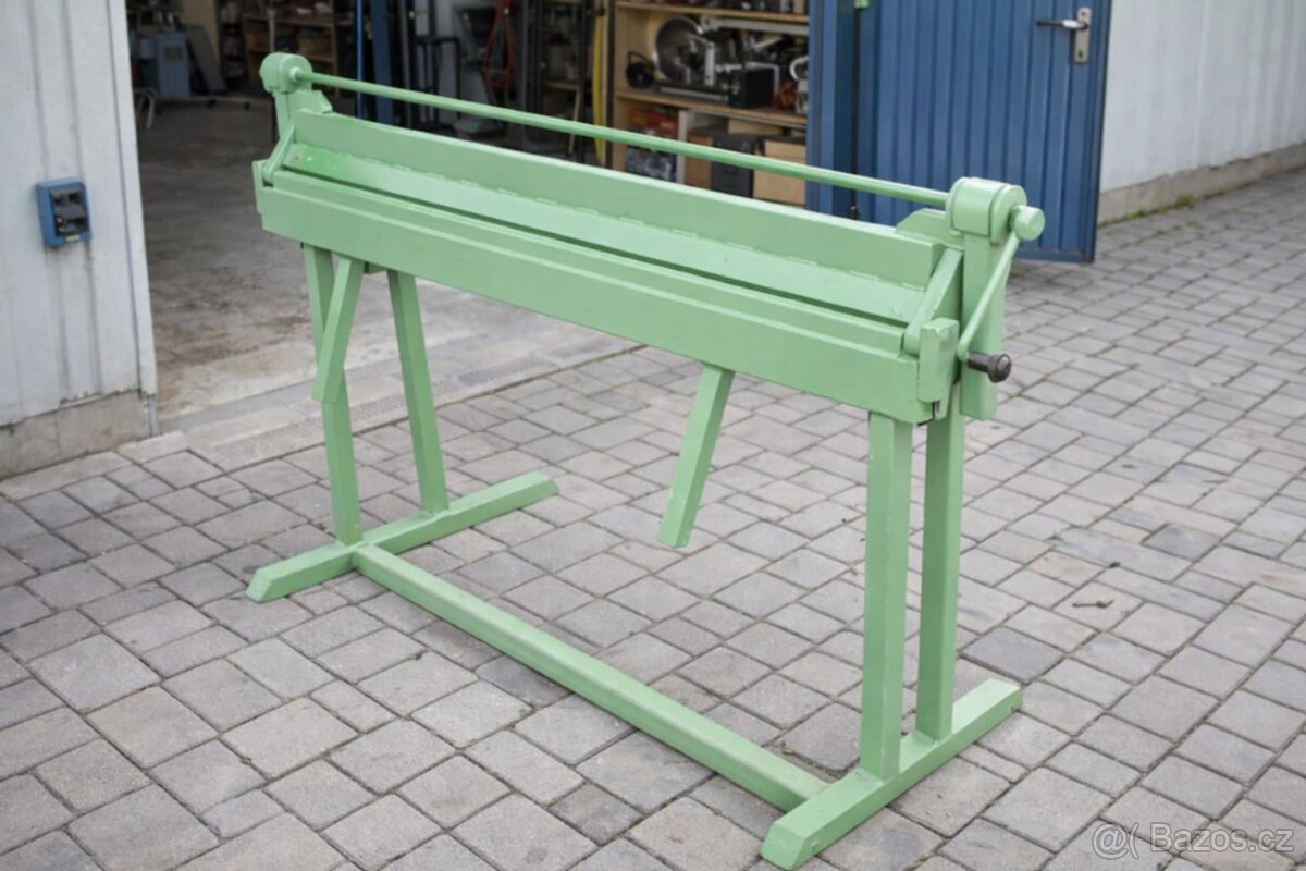 Ruční ohýbačka plechu