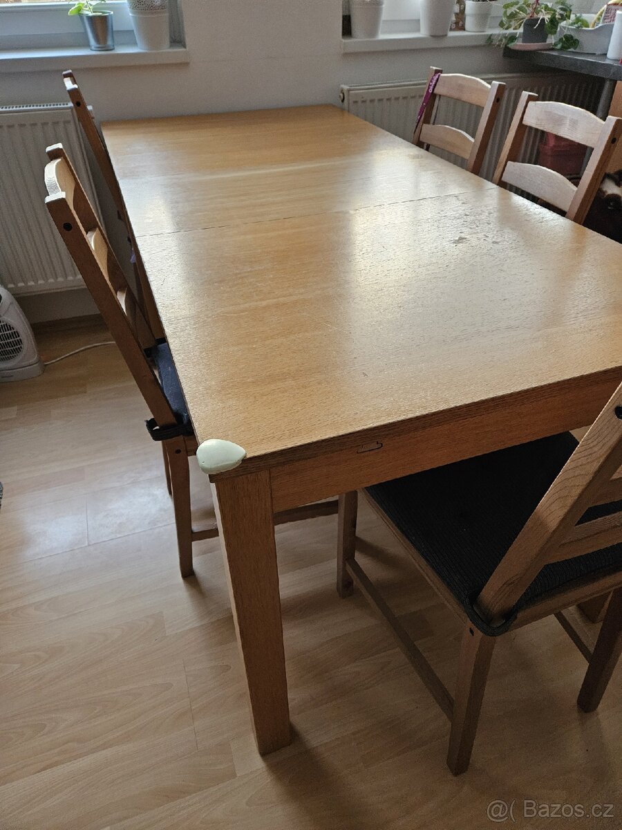 Jídelní rozkládací stůl Ikea