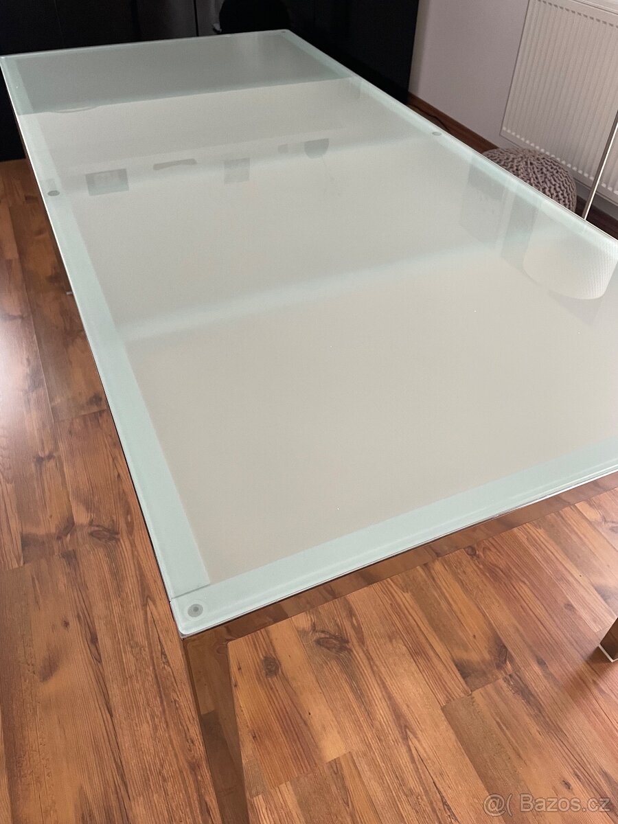 Skleněný stůl a 6 židlí