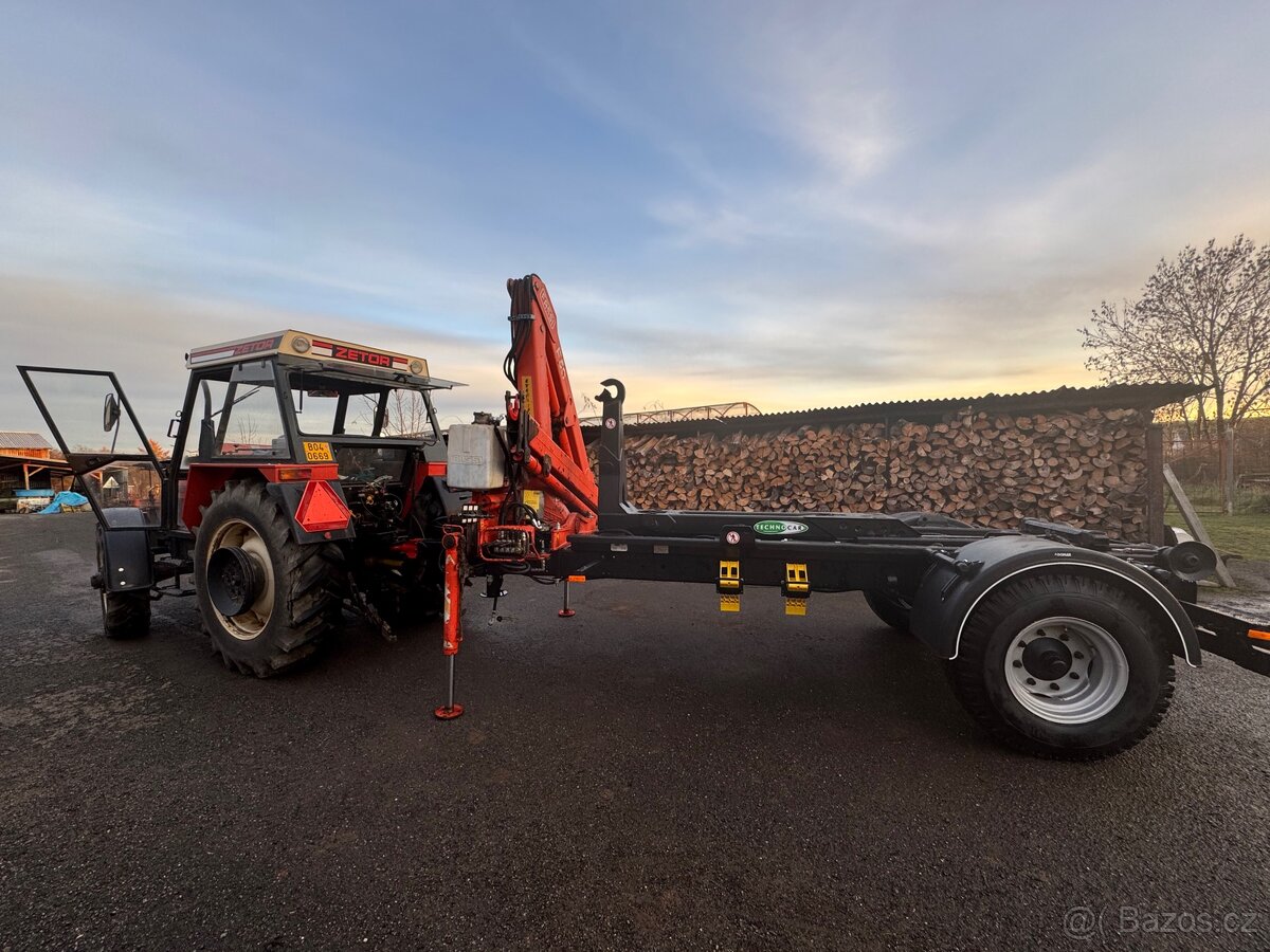 Traktorový nosič kontejnerů