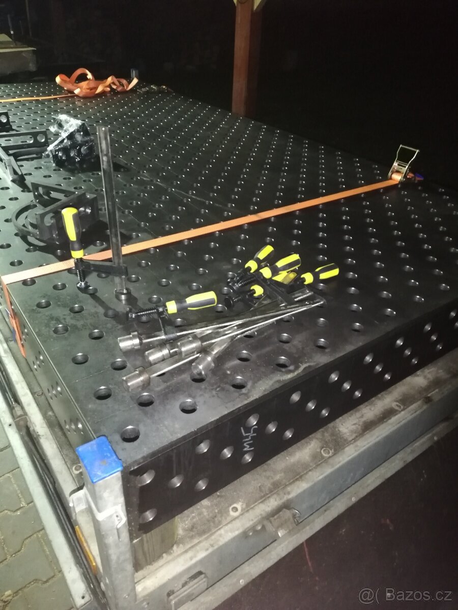 Svařovací a ohybací stůl s upinanim