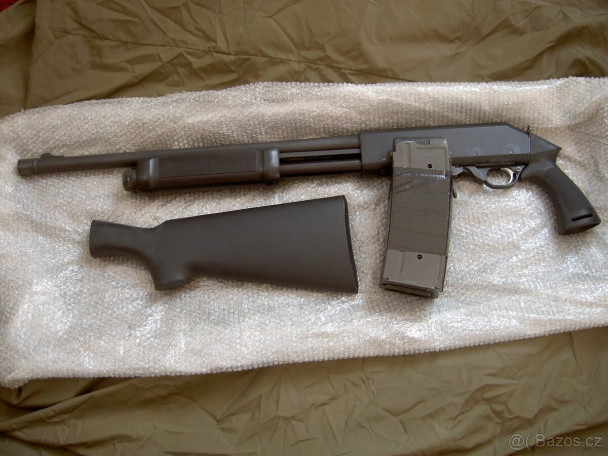 VALTRO opakovací bojová brokovnice 1276mm /ITALY/