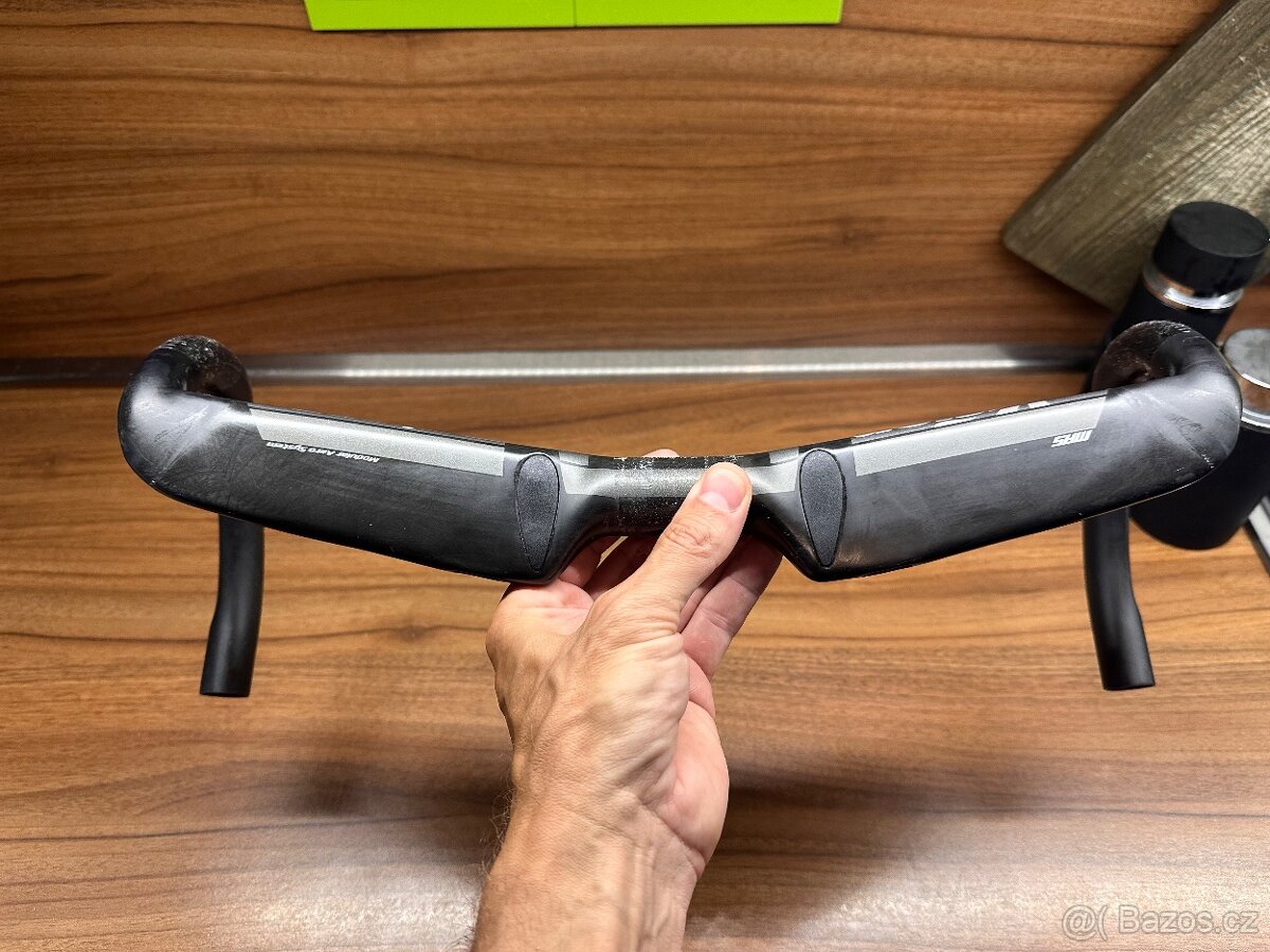 Silniční karbonová řídítka Vision Metron 440 mm