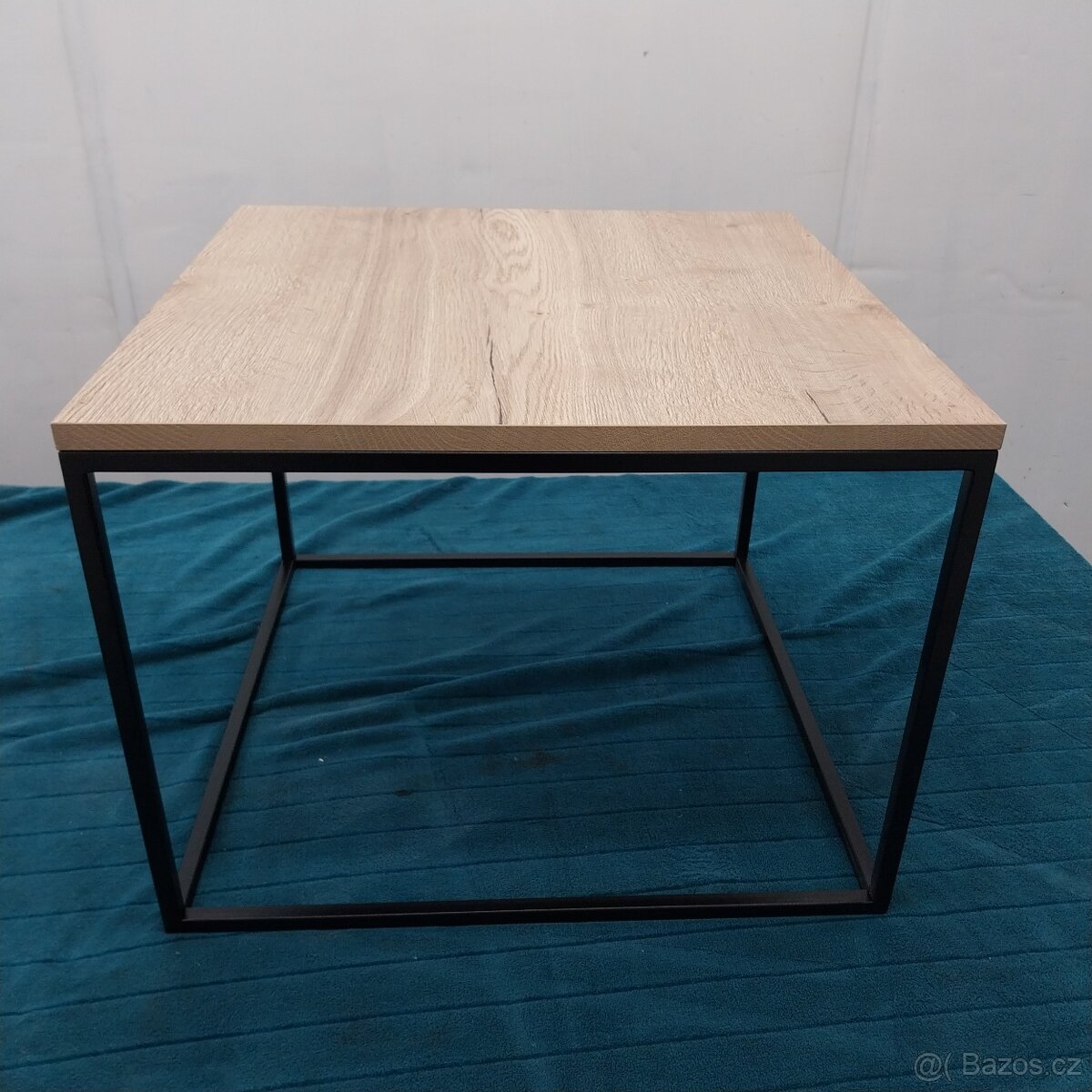 Konferenční stolek 60x60cm