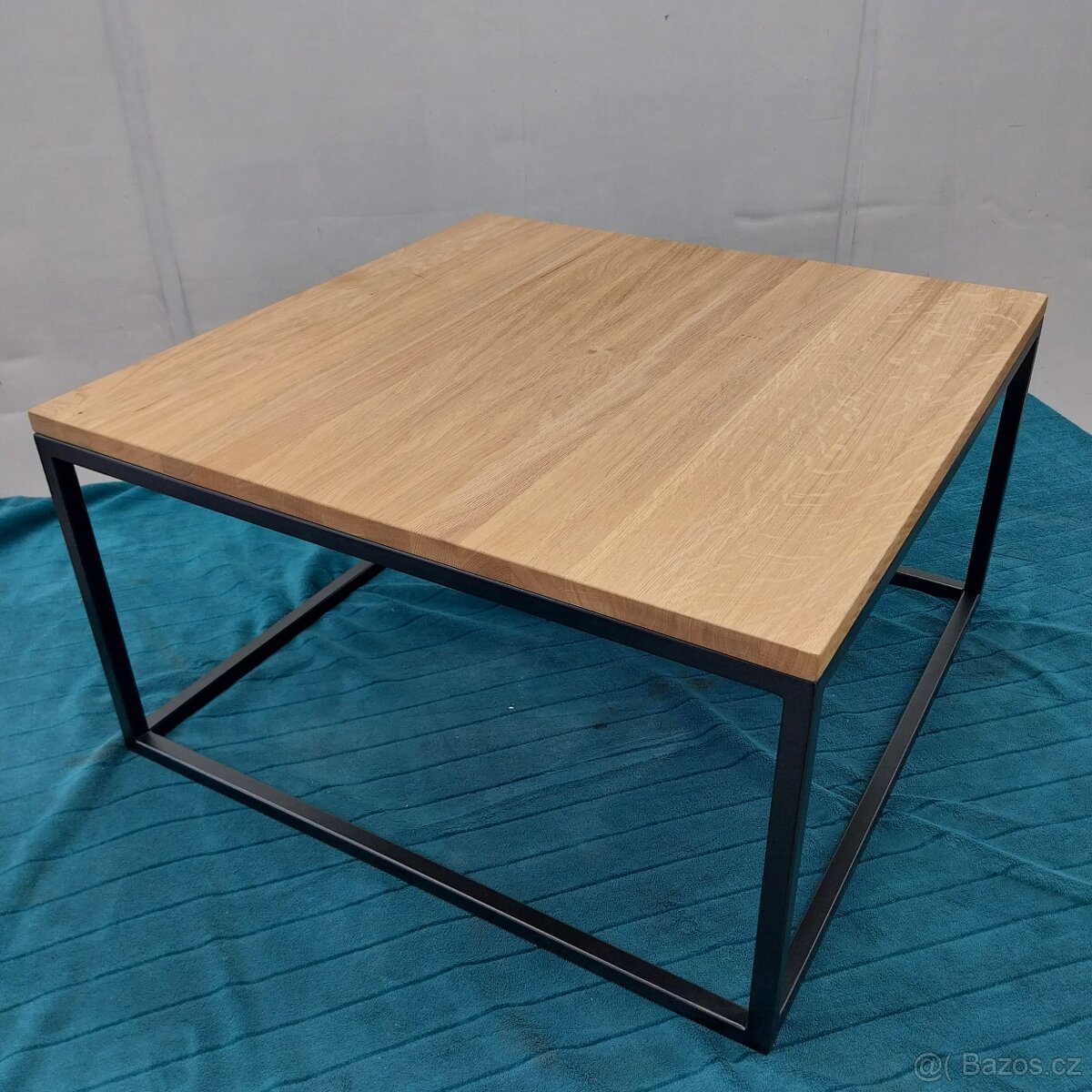 Dubový konferenční stolek 70x70cm