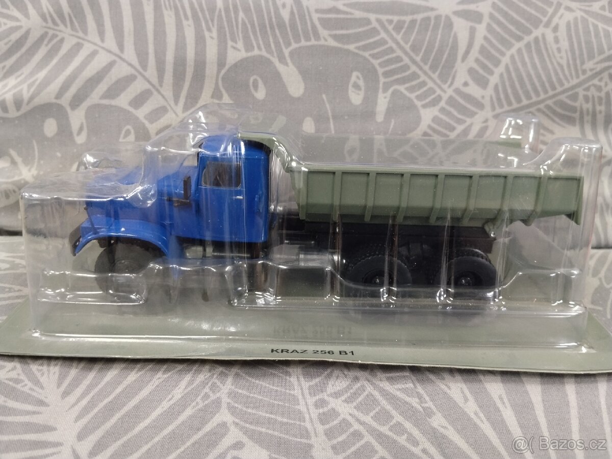 KRAZ 1:43