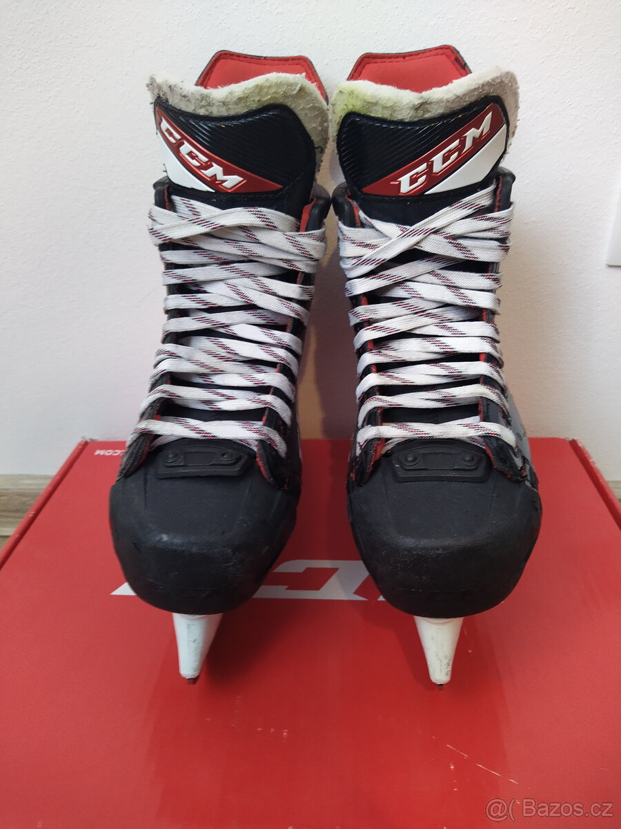 Prodám brusle CCM JetSpeed FT485 4.5/38