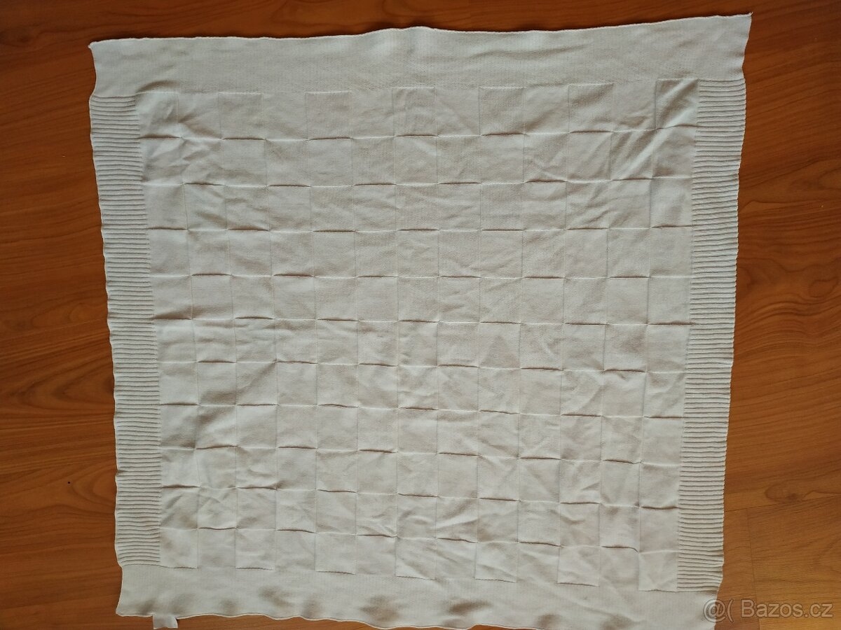 Letní bílá kvalitní deka do kočárku 8181cm