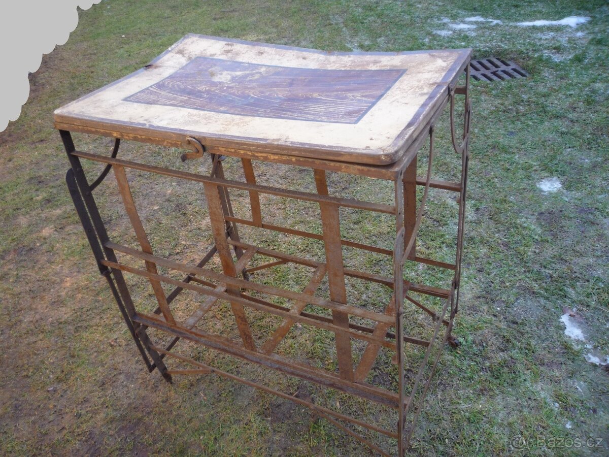 prodám starou kovovou skládací postel - rozměr š-85 cm, délk