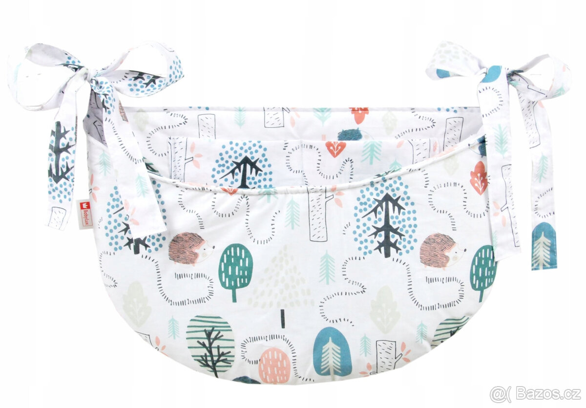 Kapsář na postýlku