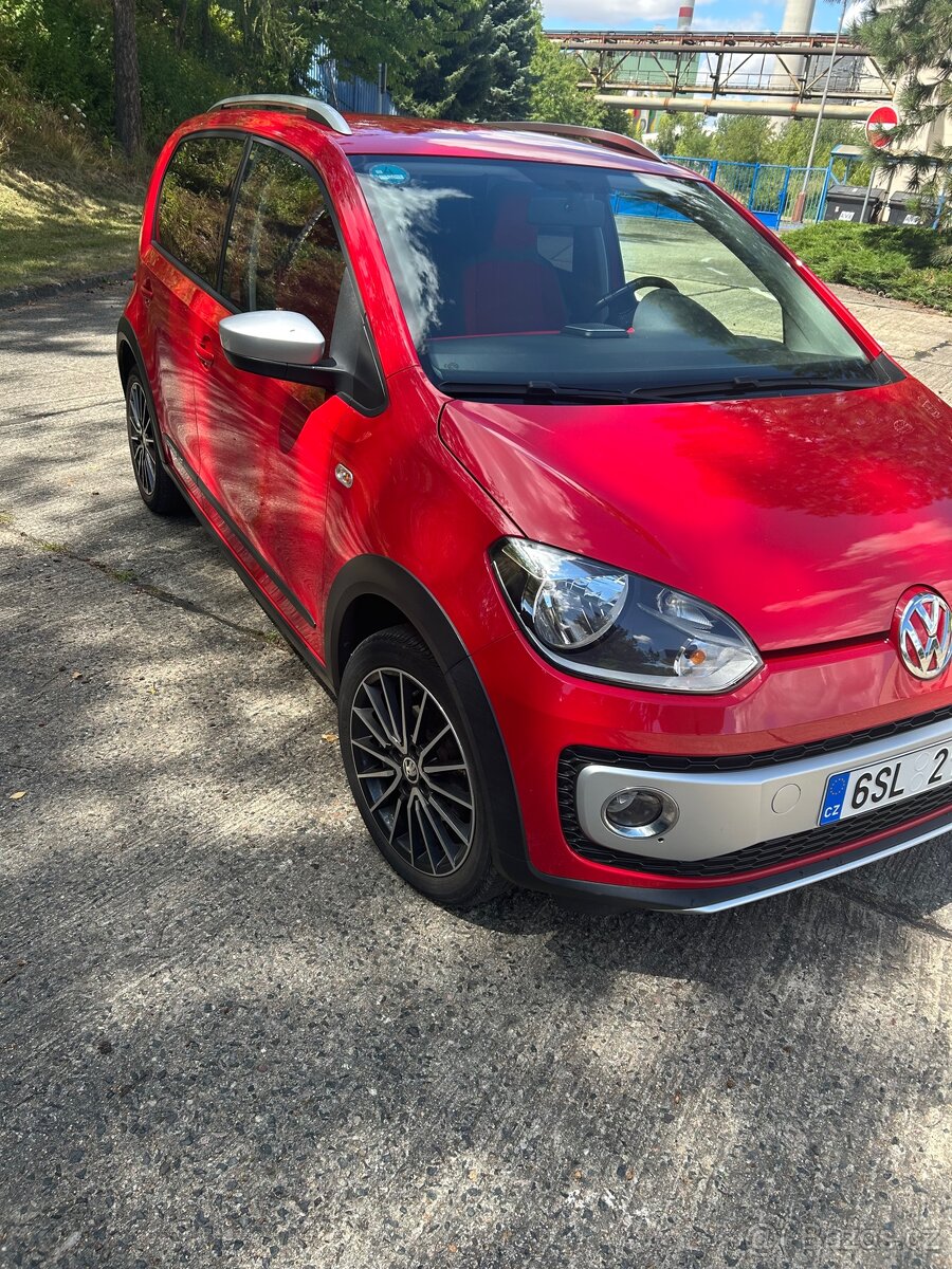 Volkswagen up cross