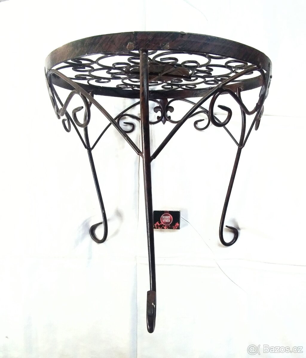 Vintage kovový stojan trojnožka