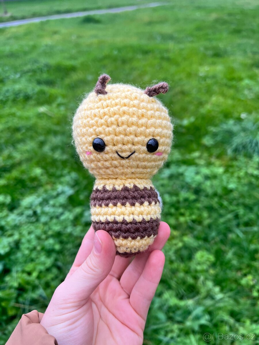 Háčkovaná hračka - včela, čmelák, vosa