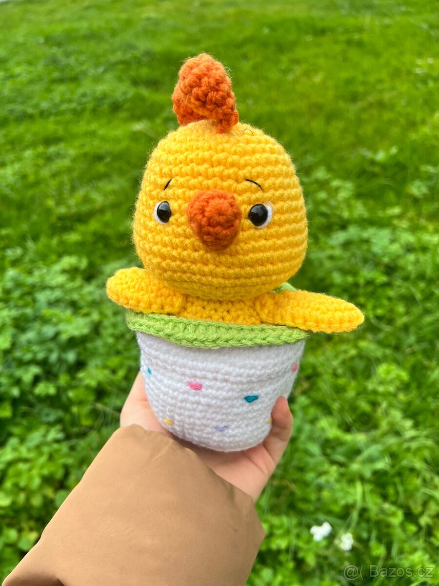 Háčkovaná hračka - velikonoční kuře