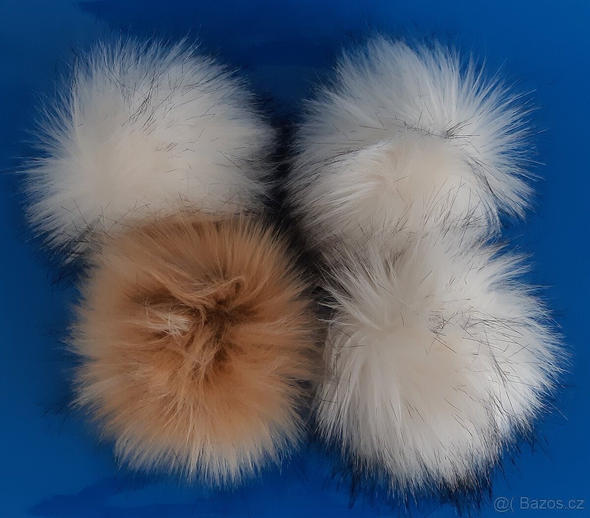 Kožešinové bambule velké