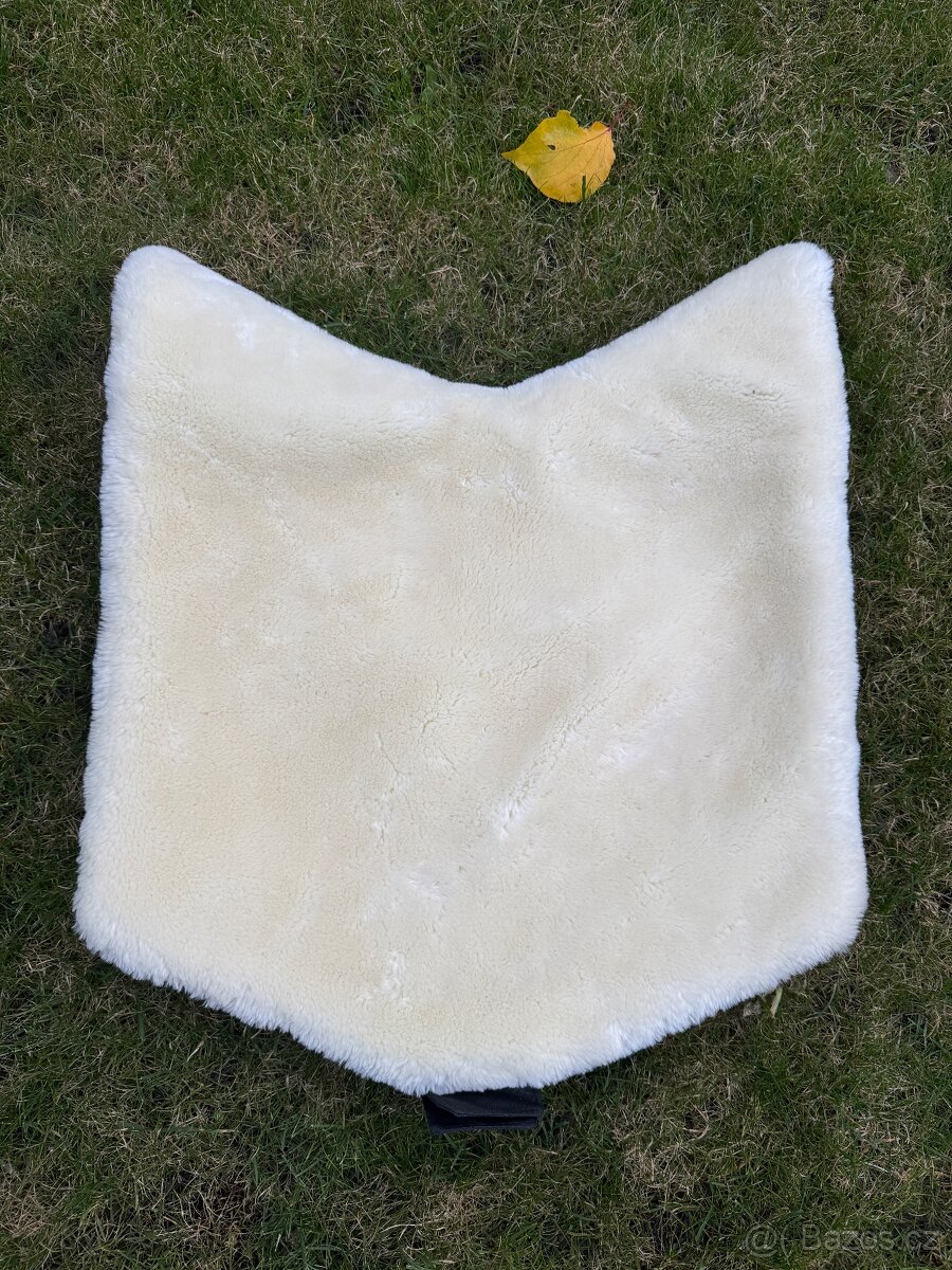 Podložka pod přední zapínání deky nova s beránkem