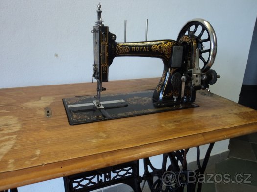 šicí stroj Royal