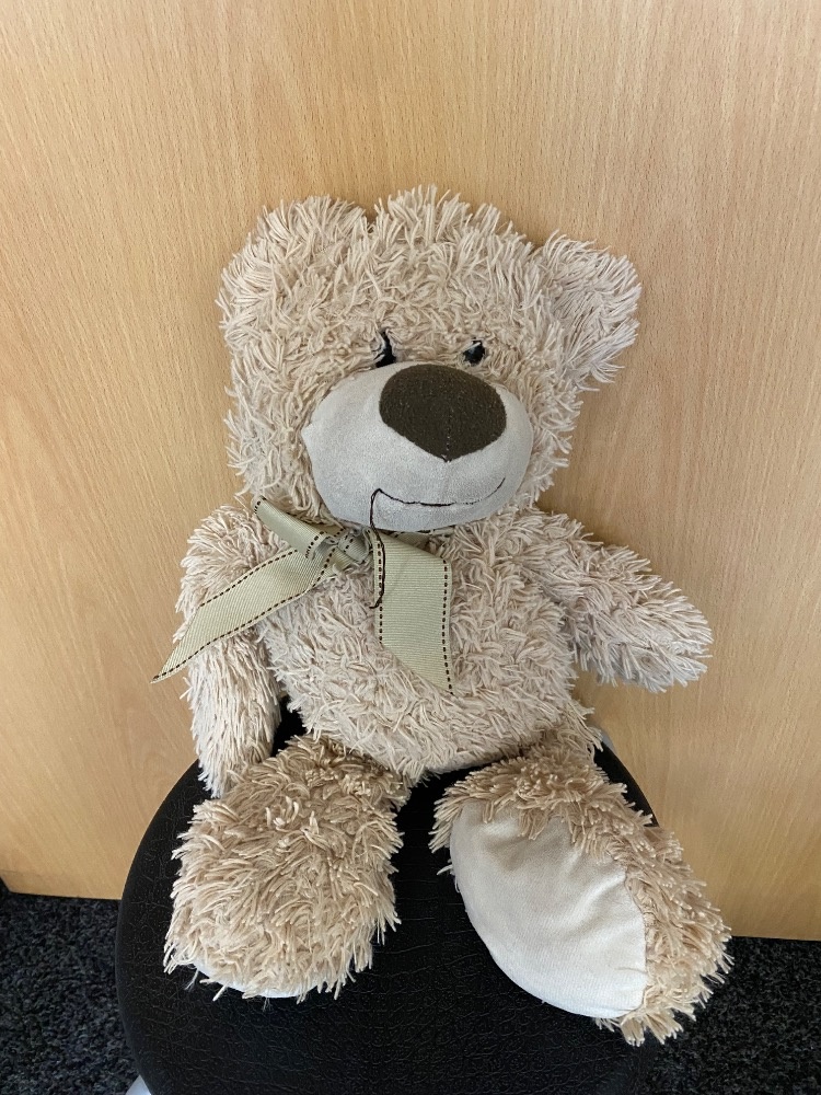 Plyšový medvídek s béžovou stuhou 60 cm