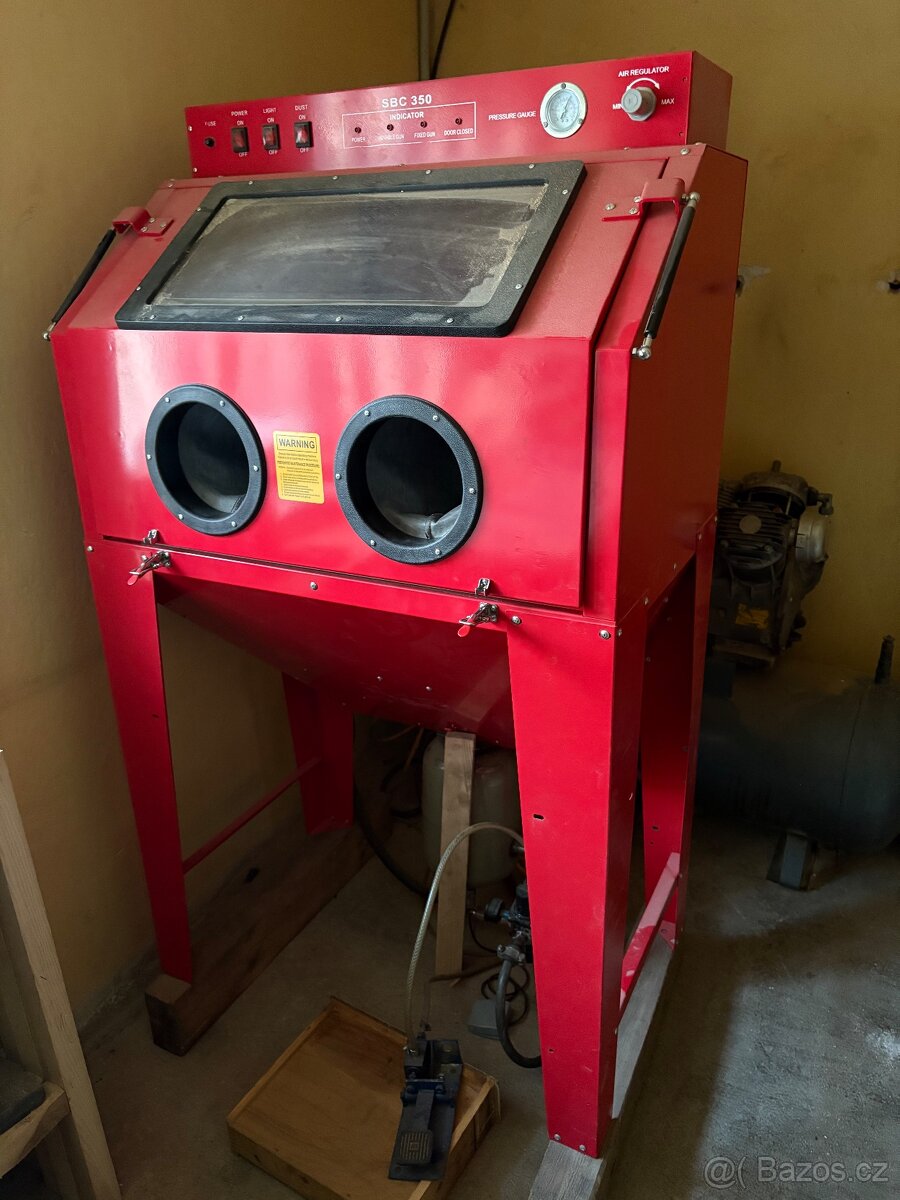 Piskovaci box s tlakovým systémem