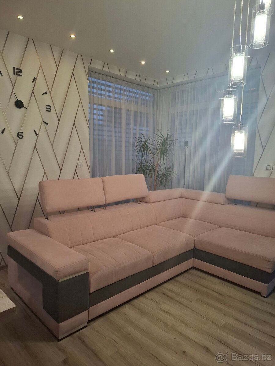 Prodám sedací soupravu vč. taburetu