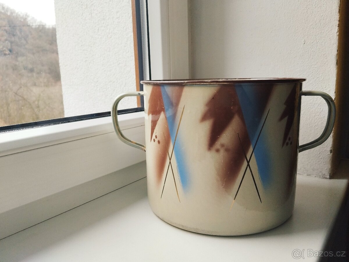 starý smaltovaný hrnec - první republika