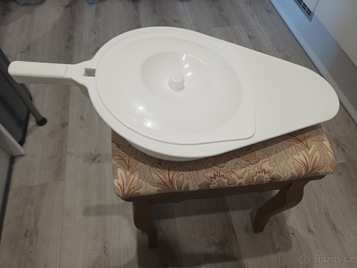 Podložní mísa pro ležící pacienty