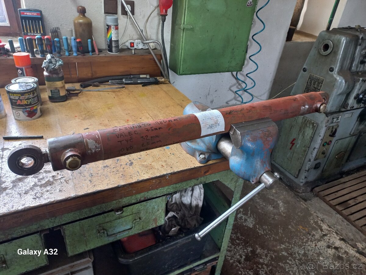 Hydraulický válec