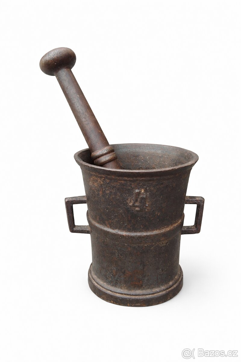 Velmi starý hmoždíř s uchy a označením číslem 4 + TLOUK