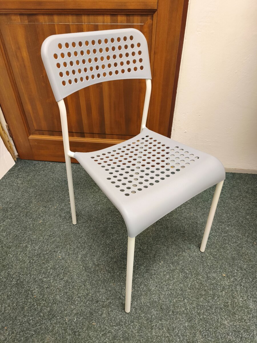 Prodám 4 ks stohovatelných židlí IKEA ADDE