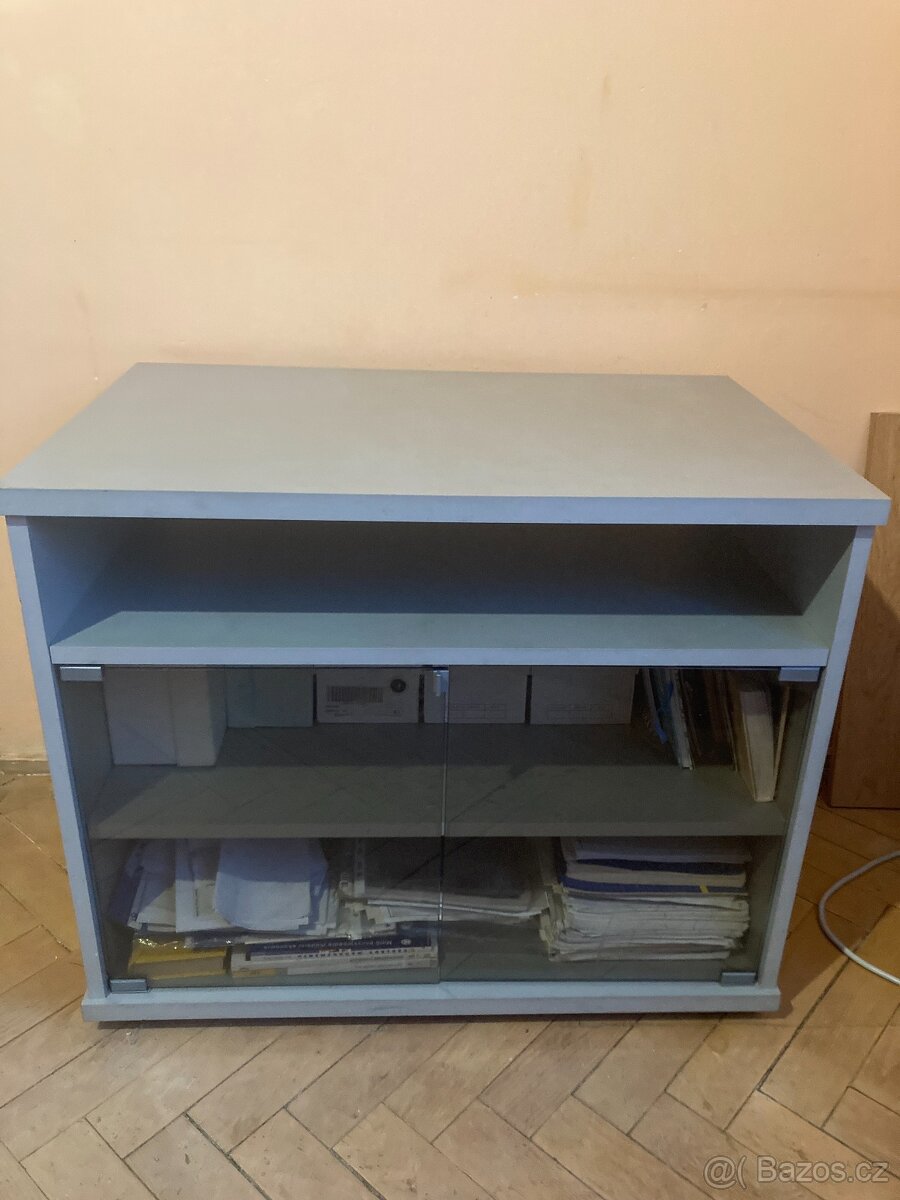 komoda a stolek v jednom