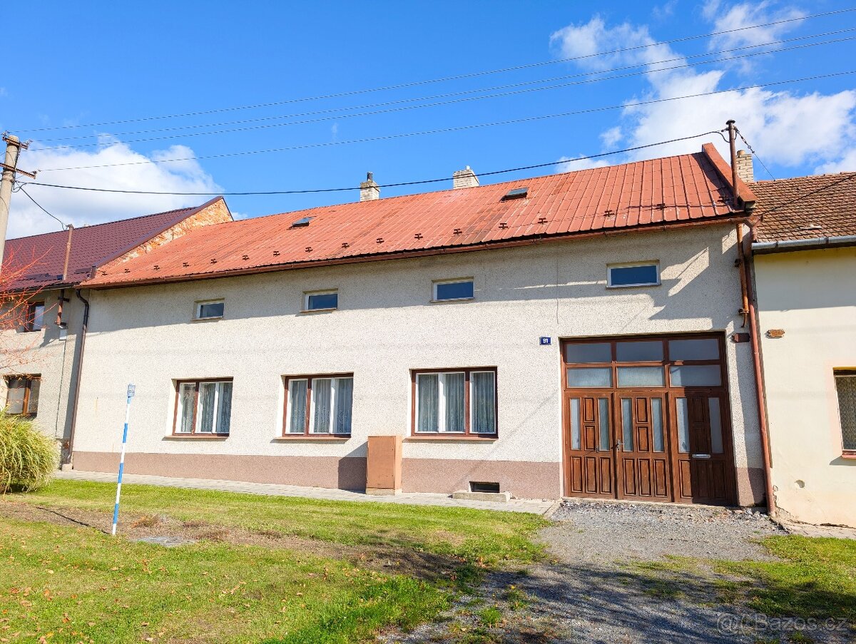Prodej rodinného domu s pozemkem 1071 m², Lechotice