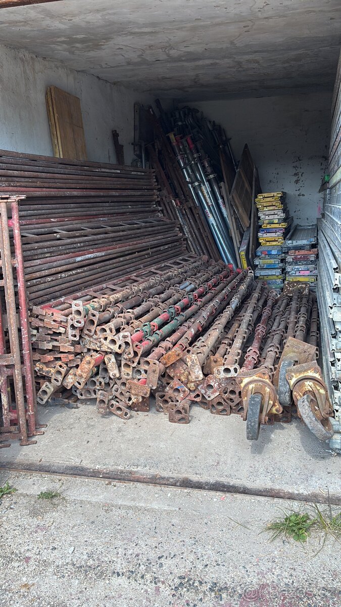 Prodam lešení Haki ,sestavy, díly podpěrné stojky