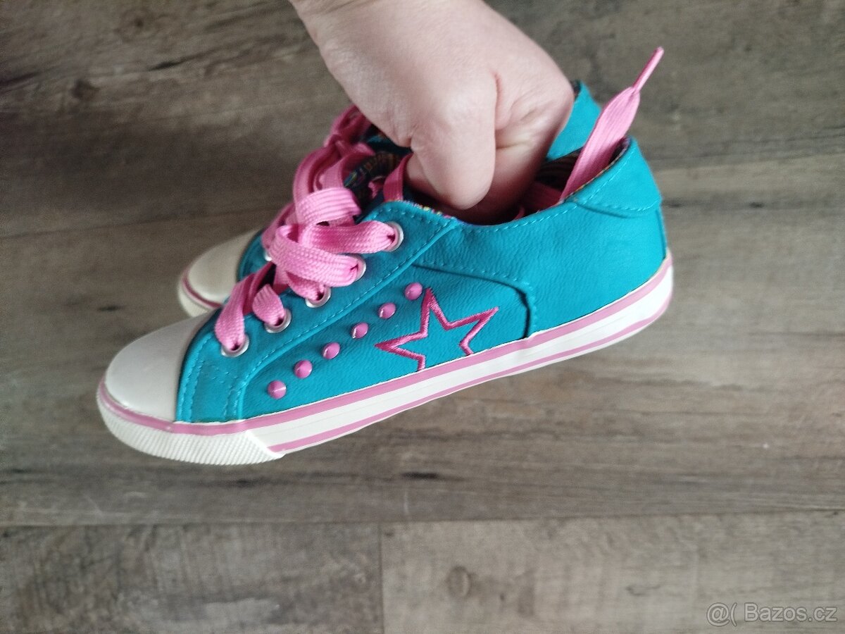 Nové, nenošené vel 32