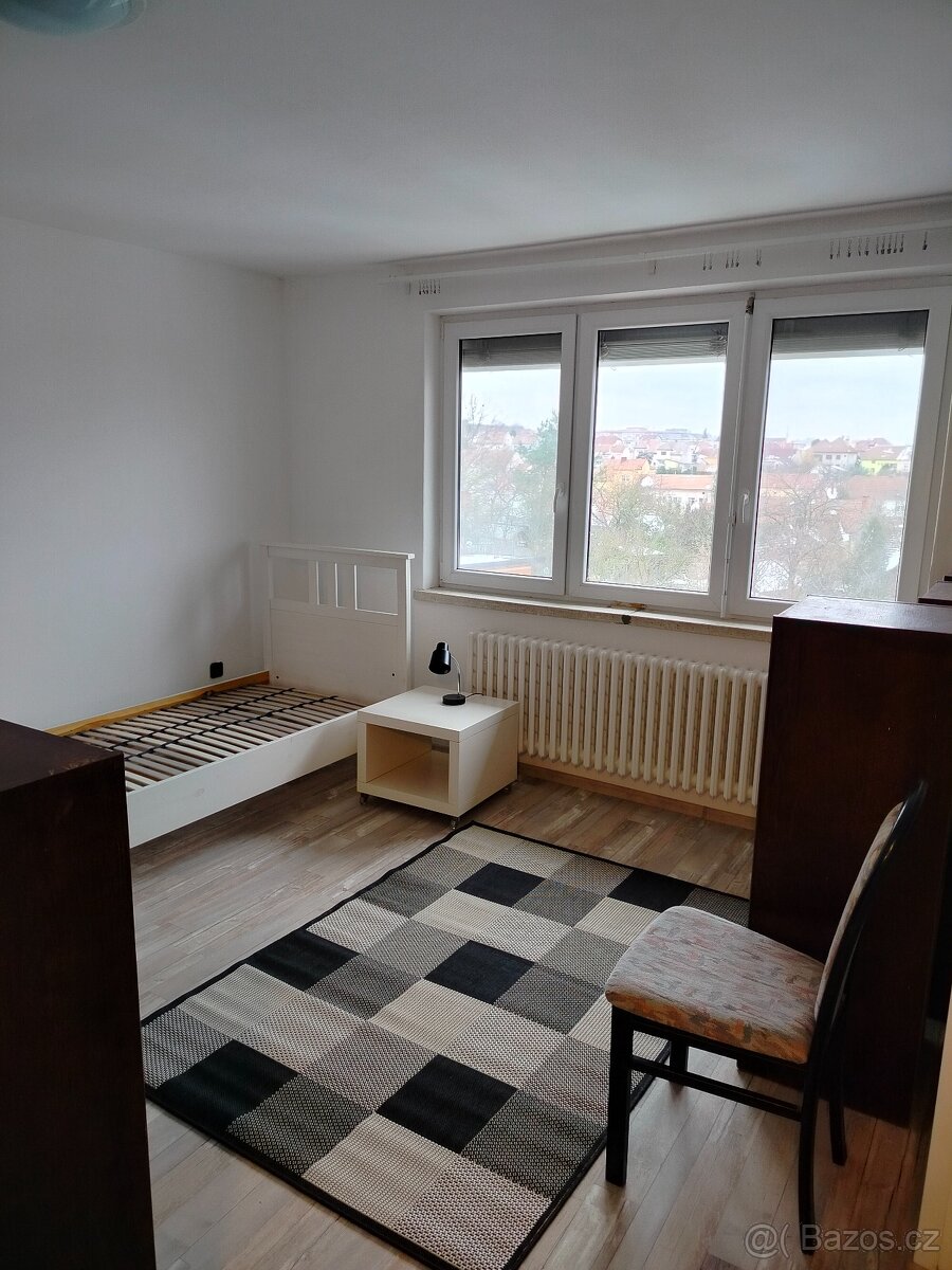 Pronájem tří neprůchozích pokojů