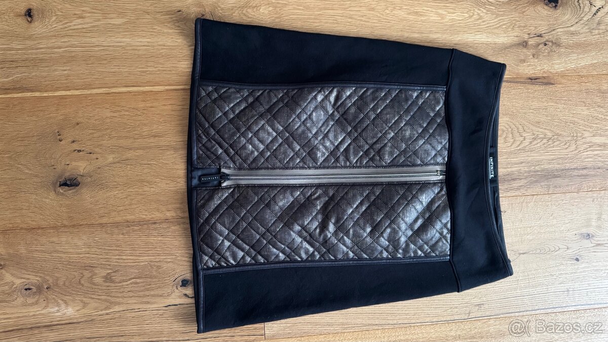 Sukně značky INFINITE