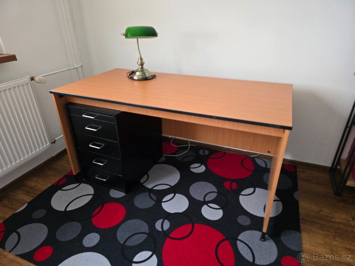 Prodám dřevěný stůl 147x73,5 se šuplíky