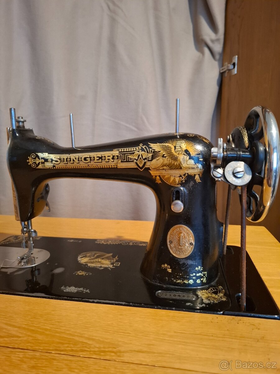Šicí stroj Singer z roku 1925