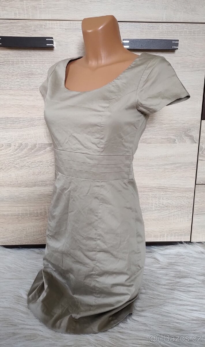 Pouzdrové šaty - S