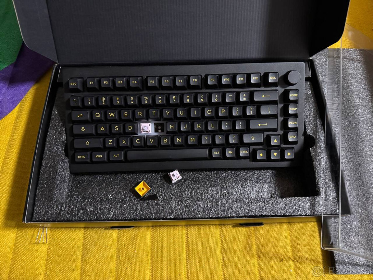 Herní bezdrátová mechanická klávesnice Akko M1W