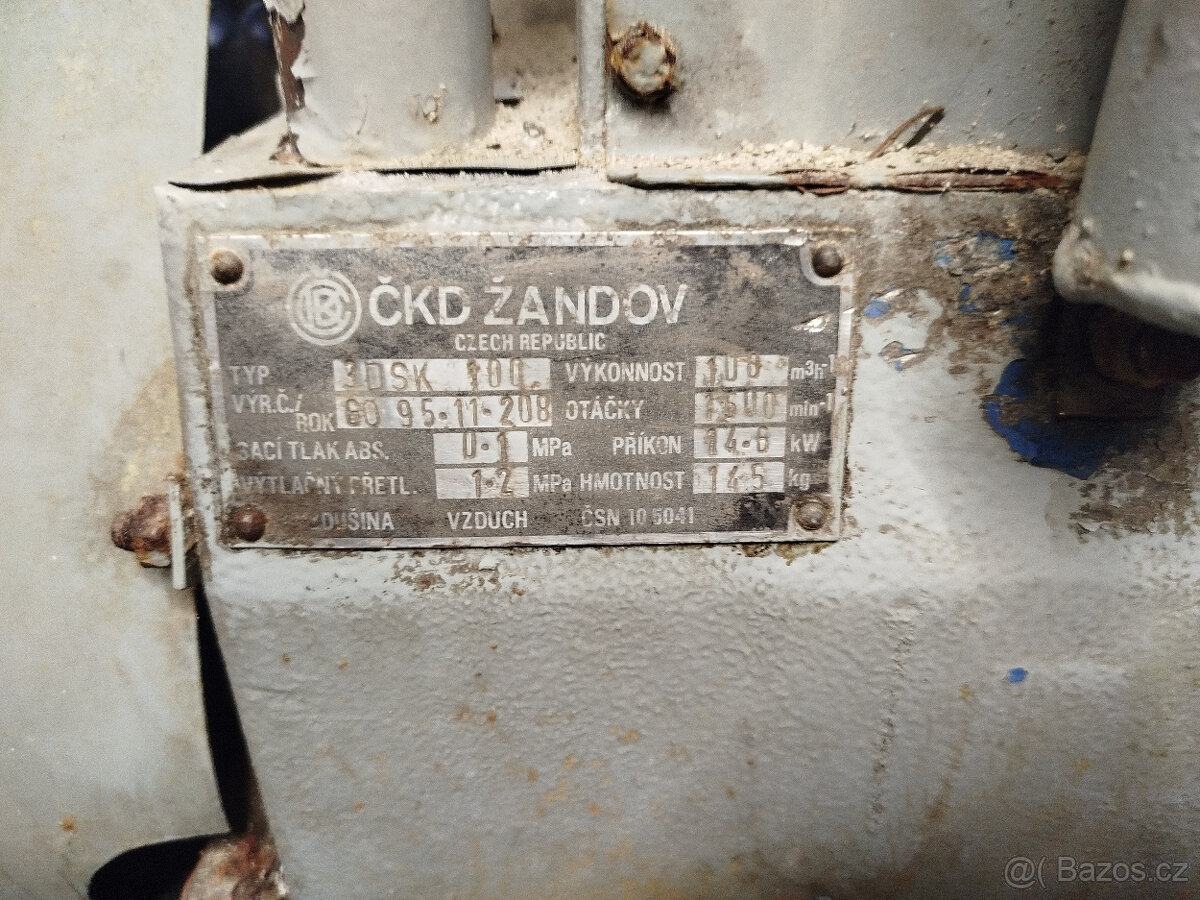 Kompresor ČKD - 3DSK100-tříválcový pístový.