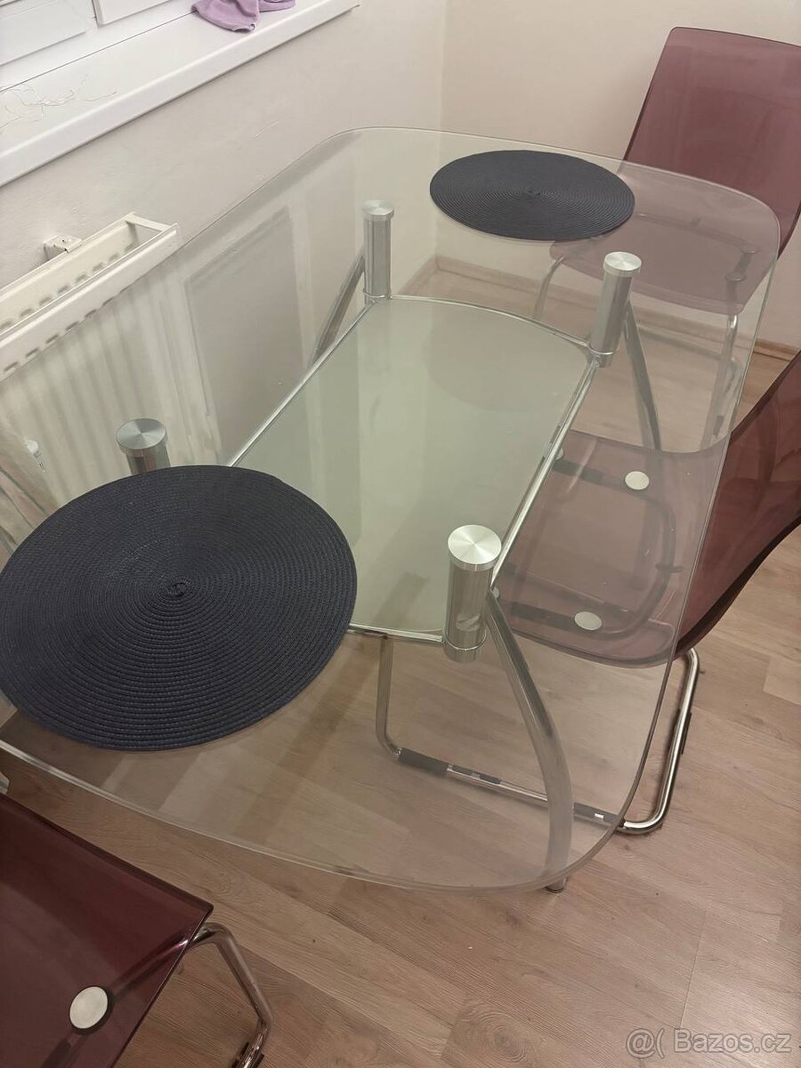 Jídelní set – skleněný stůl 150×90 cm + 4× IKEA TOBIAS